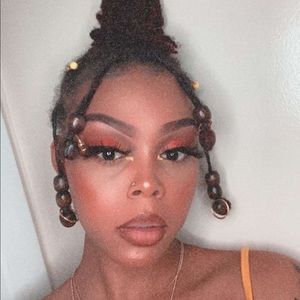 Meet your Posher, Jazmine